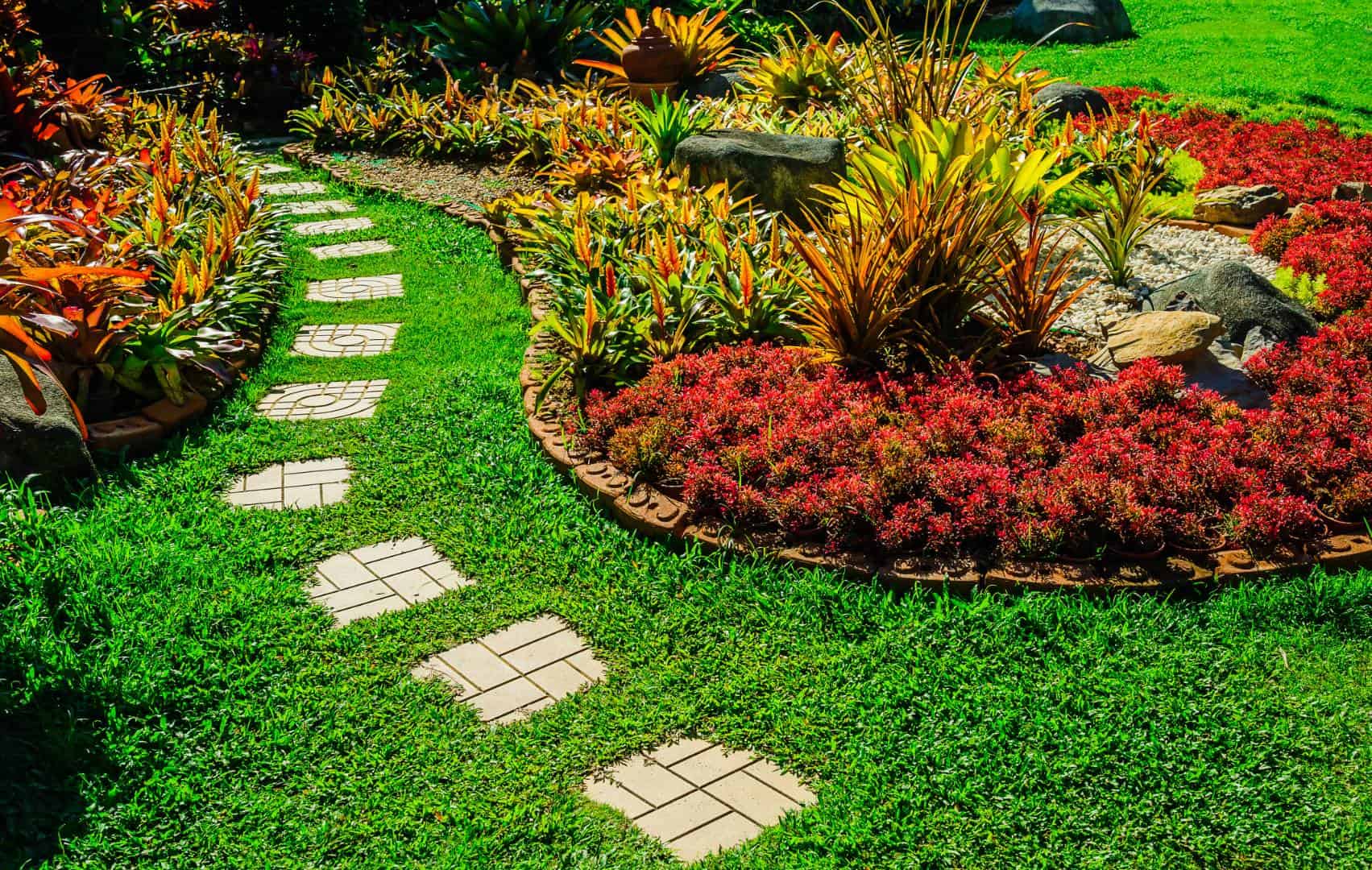 professional lawn mowing services, mulching, and landscaping for Benton homes and businesses
